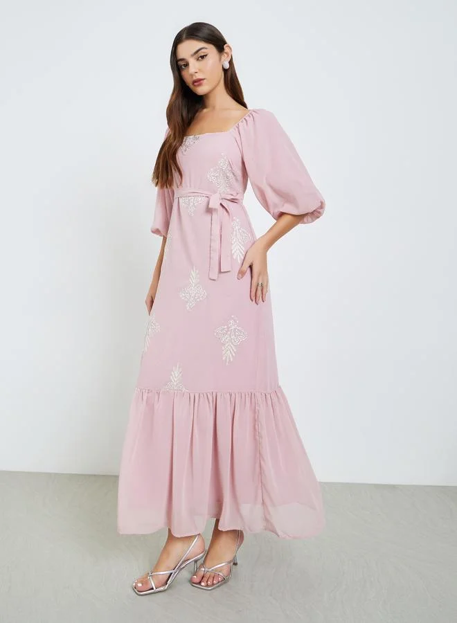 ستايلي فستان طويل منمق بأكمام منفوخة